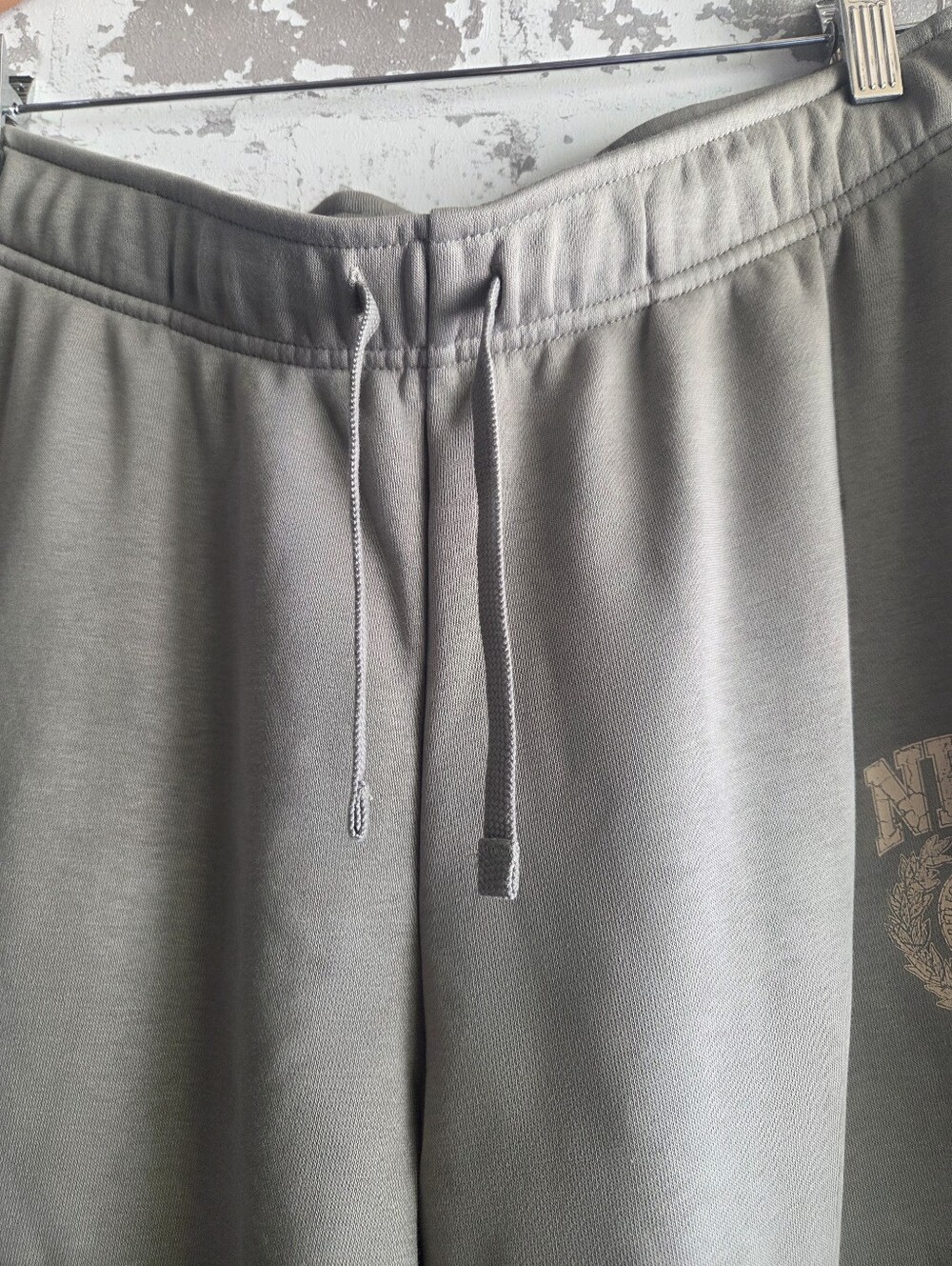 Nike Club Fleece Joggers Light Army Green Crest Logo Pants Women’s Large HQ2978 - Picture 3 of 9